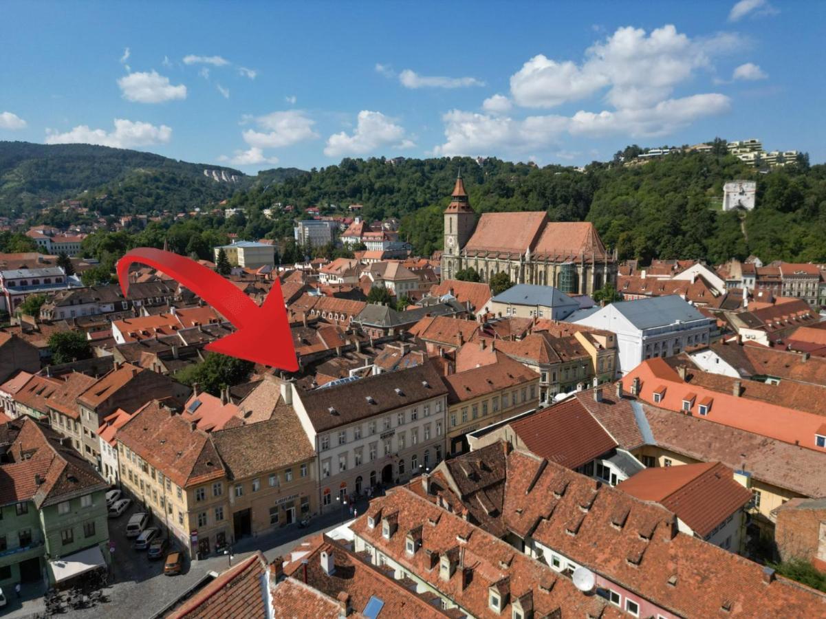 The Bear'S Den In Old City Centre Brasov Luaran gambar